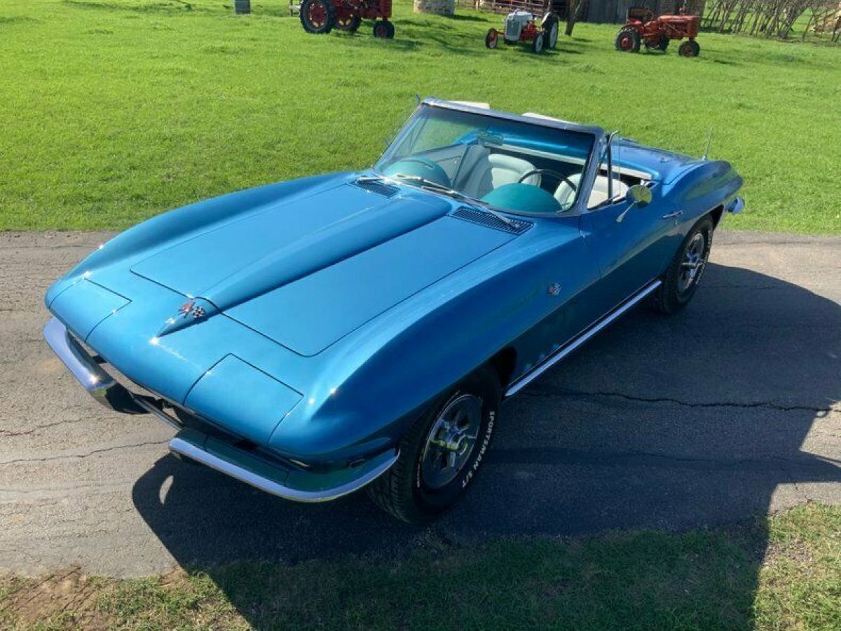 1965 Chevrolet Corvette Sting Ray, #'s 327/300, 4-Sp, 2 Tops - photo 12