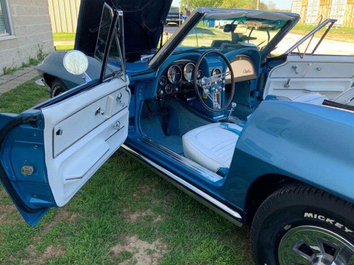 1965 Chevrolet Corvette Sting Ray, #'s 327/300, 4-Sp, 2 Tops - photo 3