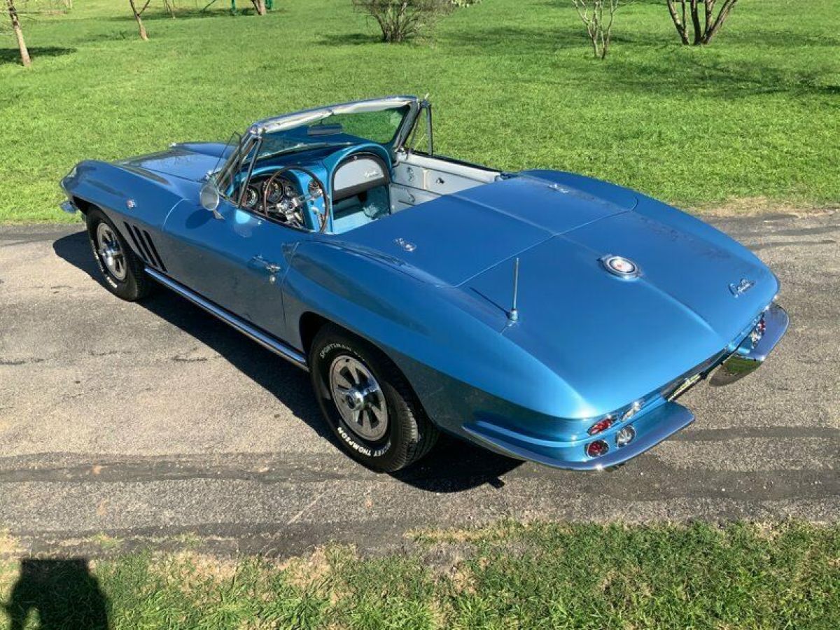 1965 Chevrolet Corvette Sting Ray, #'s 327/300, 4-Sp, 2 Tops - photo 5