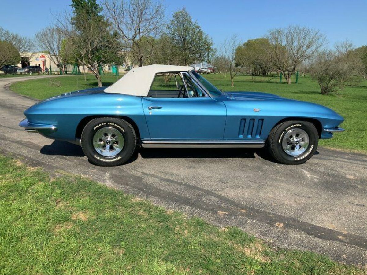 1965 Chevrolet Corvette Sting Ray, #'s 327/300, 4-Sp, 2 Tops - photo 8