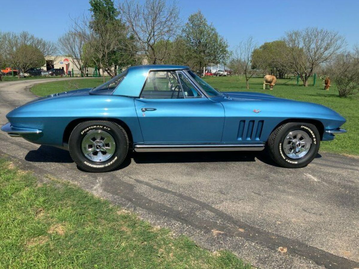 1965 Chevrolet Corvette Sting Ray, #'s 327/300, 4-Sp, 2 Tops - photo 9