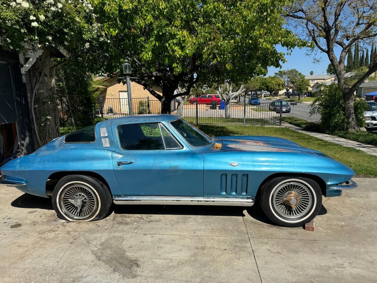 1965 Chevrolet Corvette - photo 2