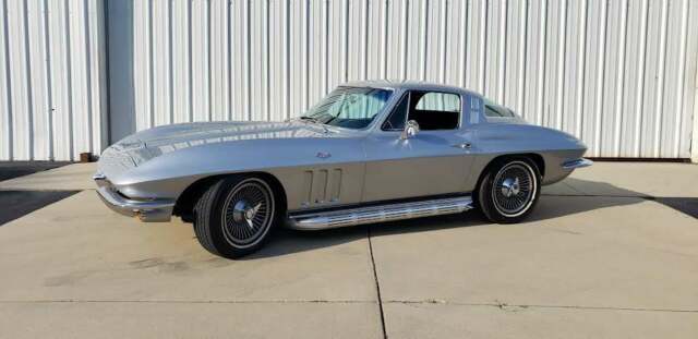 1965 Chevrolet Corvette Stingray C2 8-cyl. TURBO FIRE 327cid/300hp 4bbl L75 1965 Chevrolet Corvette Coupe