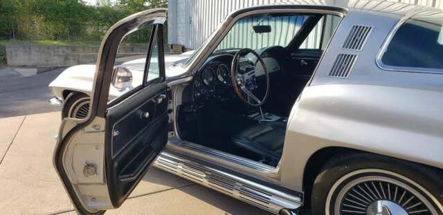 1965 Chevrolet Corvette Coupe - photo 2