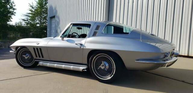 1965 Chevrolet Corvette Coupe - photo 4