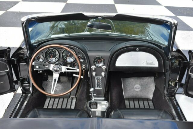 1965 Chevrolet Corvette - photo 2