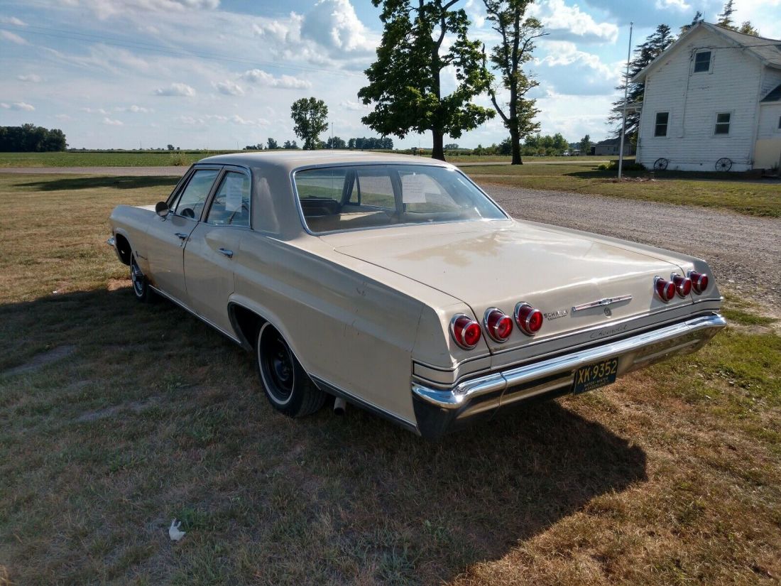 1965 Chevrolet Impala four door - photo 3