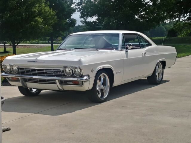 1965 Chevrolet Impala SS 327, factory 4 speed, pearl white with red int. 1965 Chevrolet Impala Super Sport