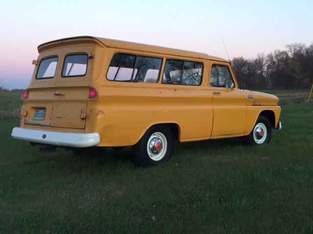 1965 Chevrolet Suburban - photo 3
