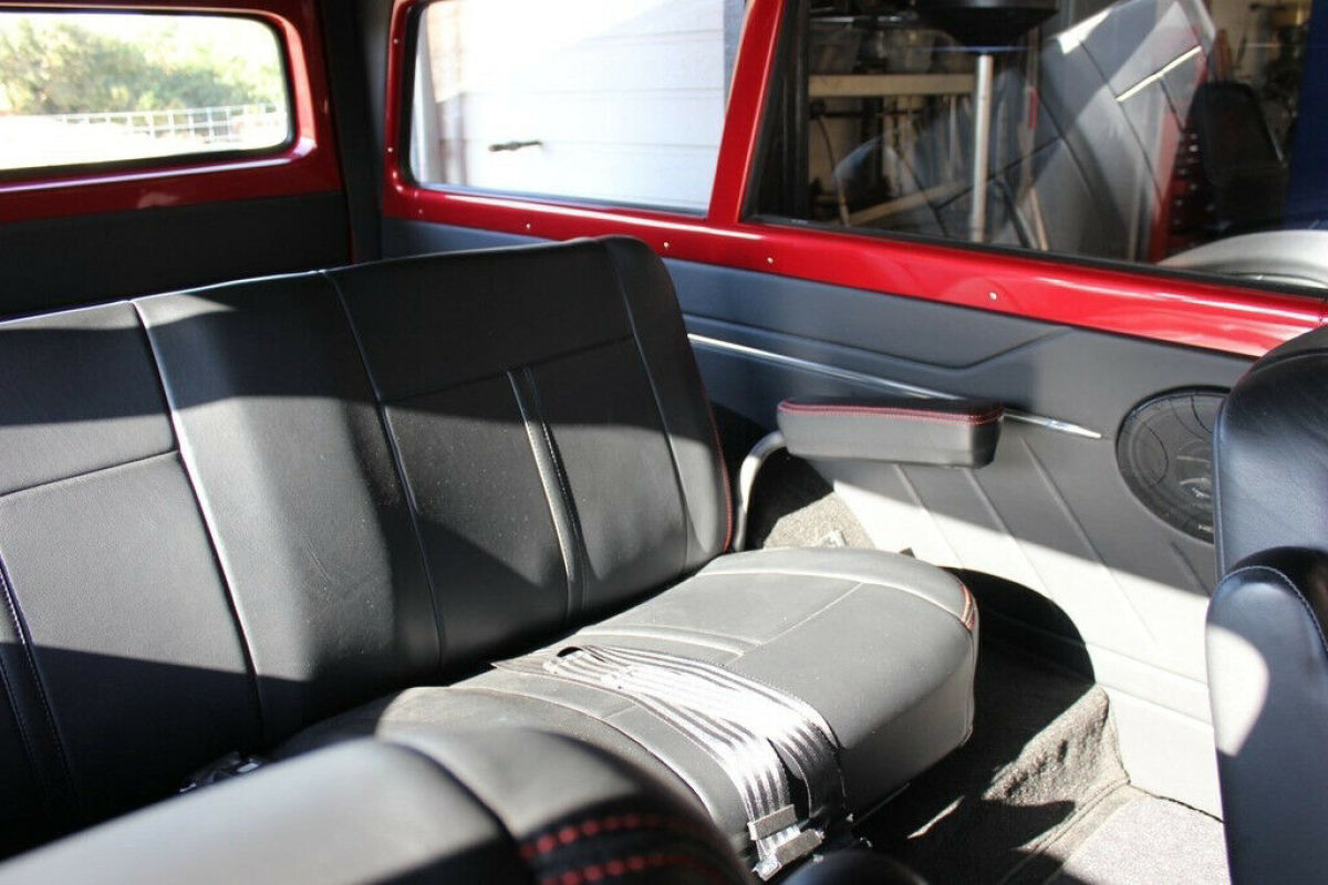 1965 Chevrolet Suburban - photo 5