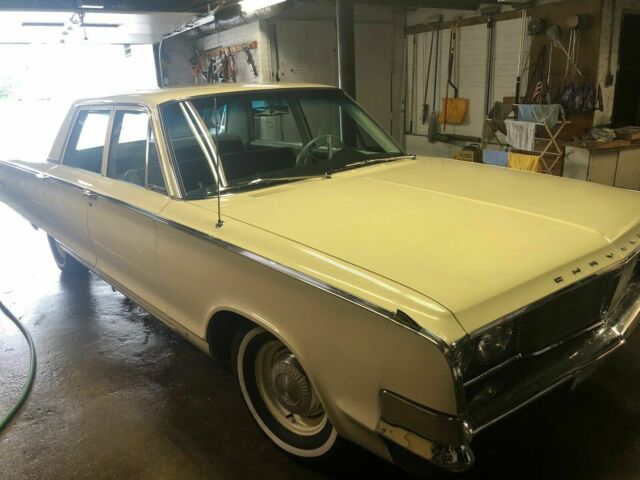 1965 Chrysler Newport 4 dr sedan