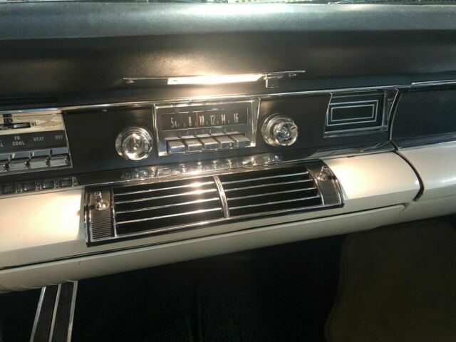 1965 Chrysler Newport 4 dr sedan - photo 11