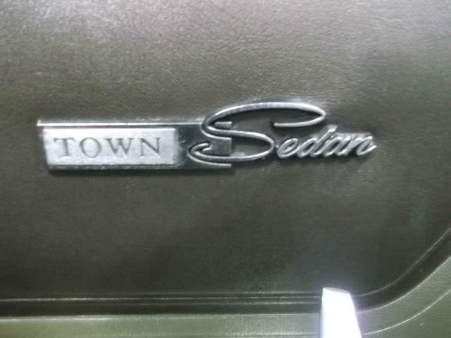 1965 Chrysler Newport Town Sedan - photo 2