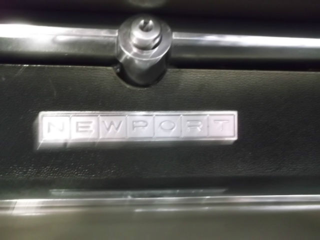 1965 Chrysler Newport Town Sedan - photo 4