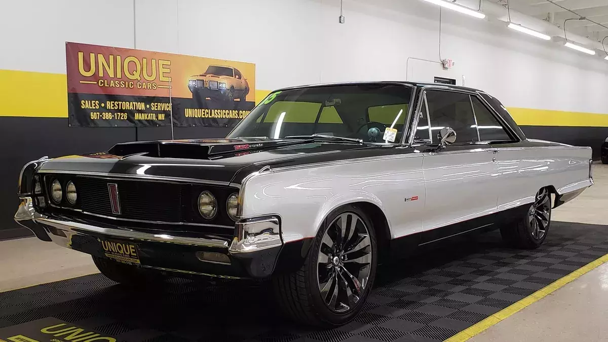 1965 Chrysler Newport Hemi Restomod 6-Speed 1965 Chrysler Newport Hemi Restomod