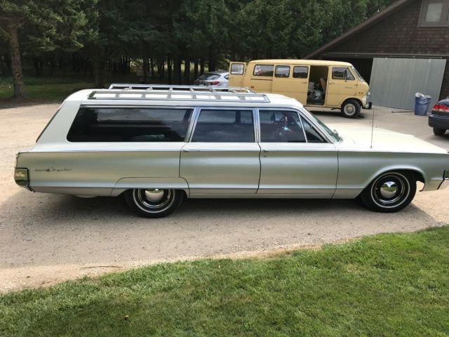 1965 Chrysler Newport 4 Door Station Wagon - photo 3