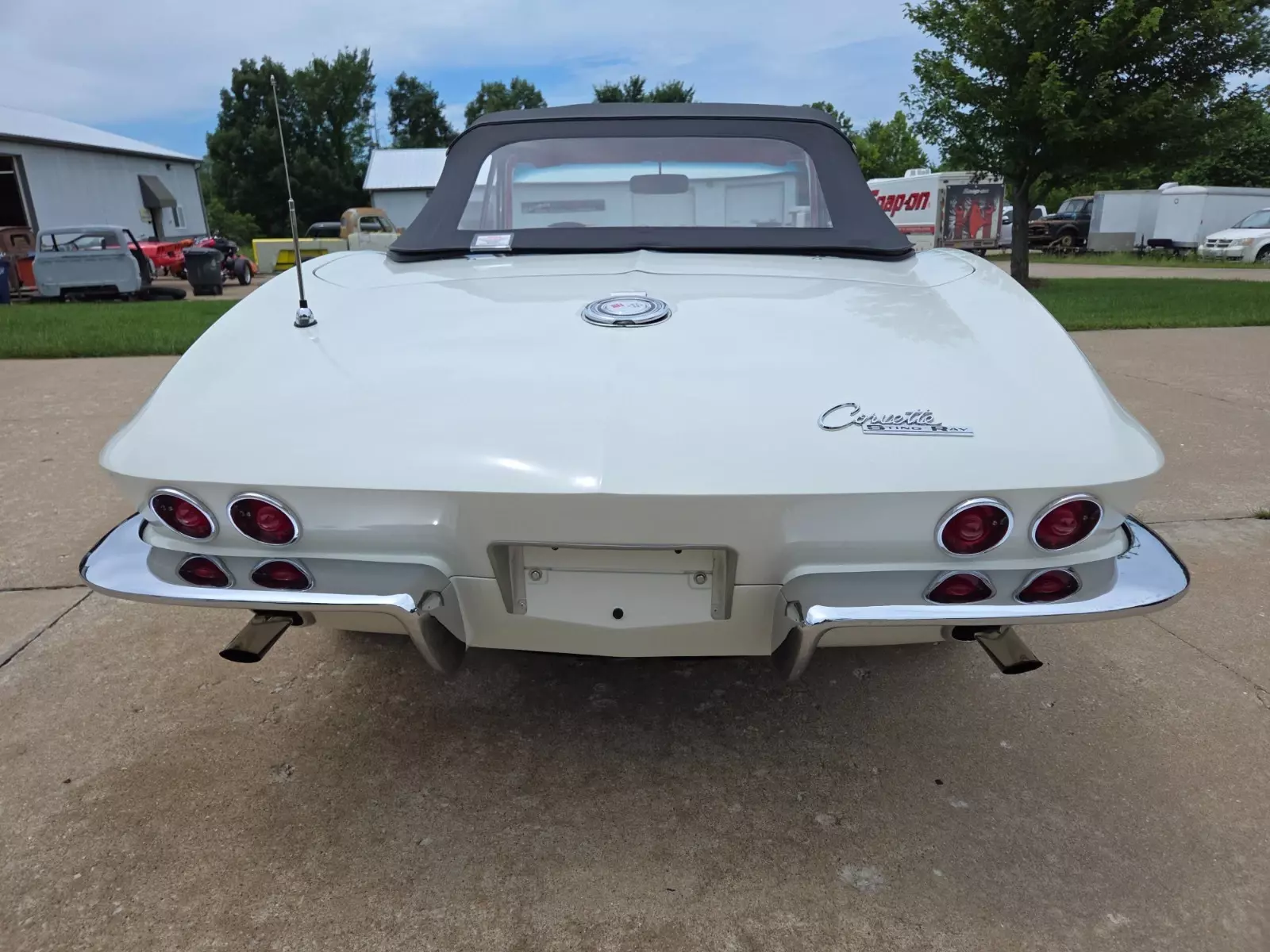 1965 Chevrolet Corvette - photo 11