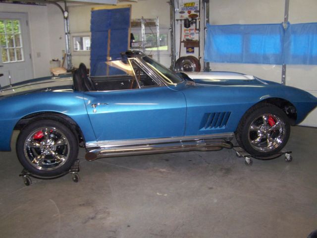 1965 Chevrolet Corvette 2 Door Convertible - photo 10