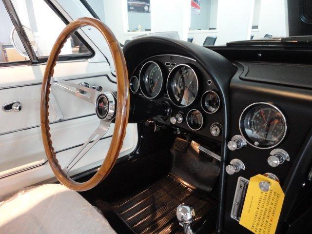 1965 Chevrolet Corvette - photo 11