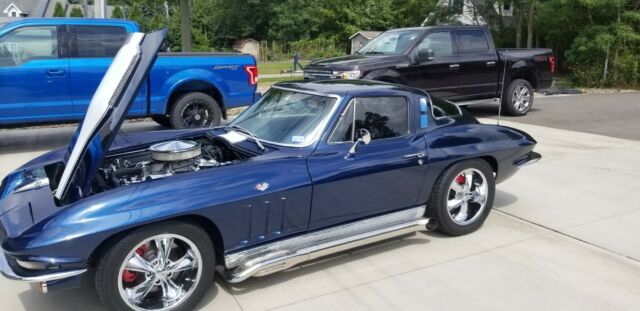 1965 Chevrolet Corvette - photo 2