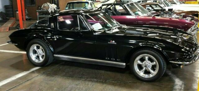 1965 Chevrolet Corvette Coupe - photo 3