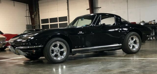 1965 Chevrolet Corvette Coupe - photo 4
