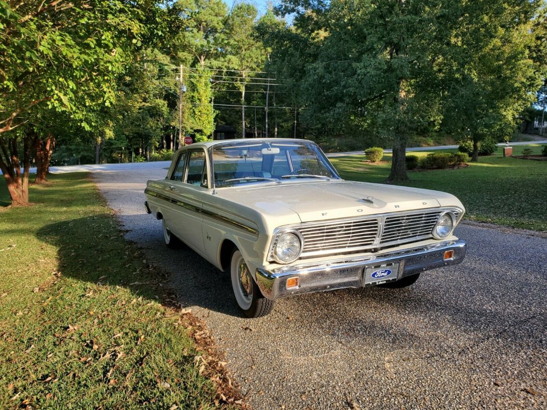 1965 Ford Falcon Futura 4 door only 11,670 with VIN Code 19 produced 1965 Ford Falcon