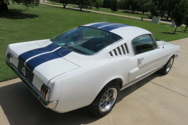 1965 Ford Fastback 2+2 GT350 Mustang 289 5-speed with powersteering 1965 Ford Mustang GT350 Fastback 2+2