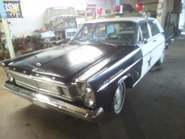 1965 Ford Galaxie 500 four-door sedan Mayberry Sheriff Andy Griffith police car 19t5 Ford Galaxie