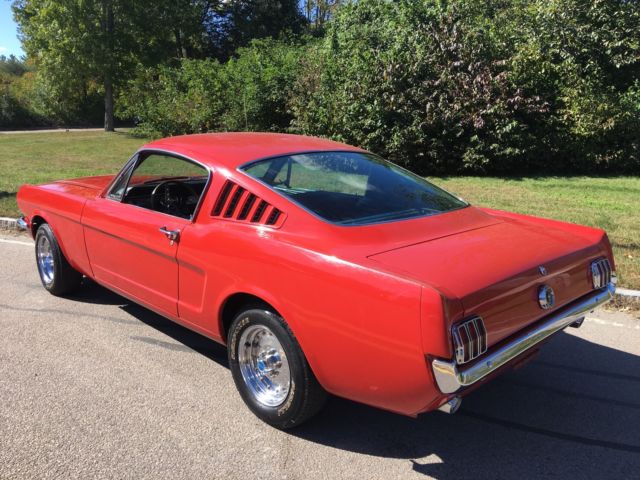 1965 Ford Mustang 2+2 FASTBACK - photo 2
