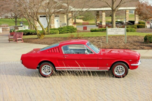 1965 Ford Mustang Fastback 2+2 Low Miles Automatic & Cold A/C - photo 2