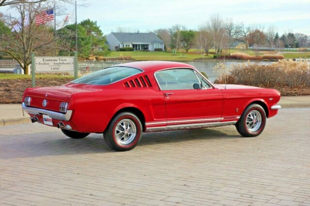 1965 Ford Mustang Fastback 2+2 Low Miles Automatic & Cold A/C - photo 3