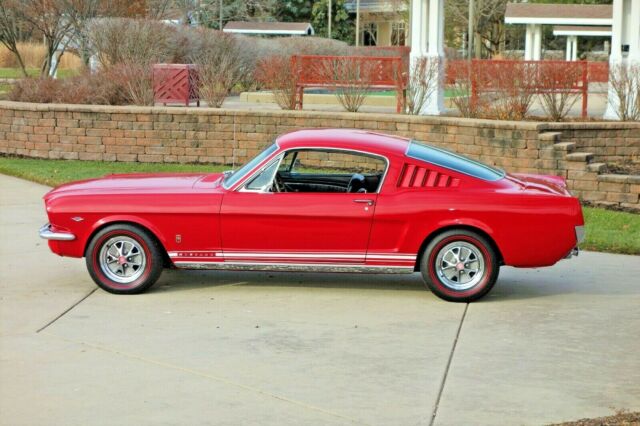 1965 Ford Mustang Fastback 2+2 Low Miles Automatic & Cold A/C - photo 5
