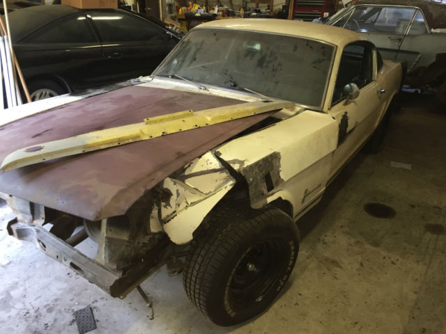 1965 Ford Mustang - photo 2