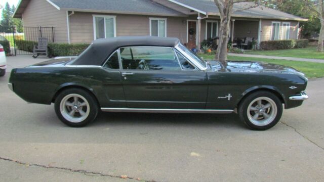 1965 Ford Mustang convertible - photo 5