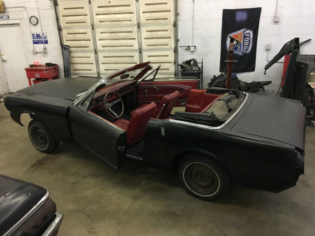 1965 Ford Mustang MUSTANG CONVERTIBLE PONY INTERIOR - photo 2