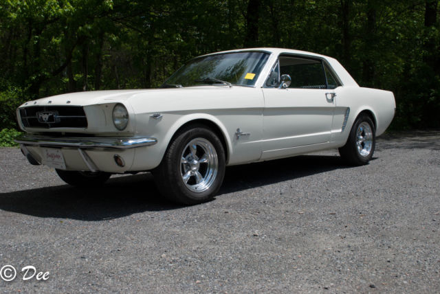 1965 Ford Mustang COUPE