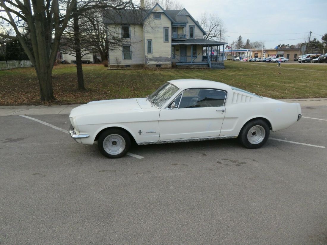 1965 Ford Mustang 2+2 FASTBACK GT - photo 2