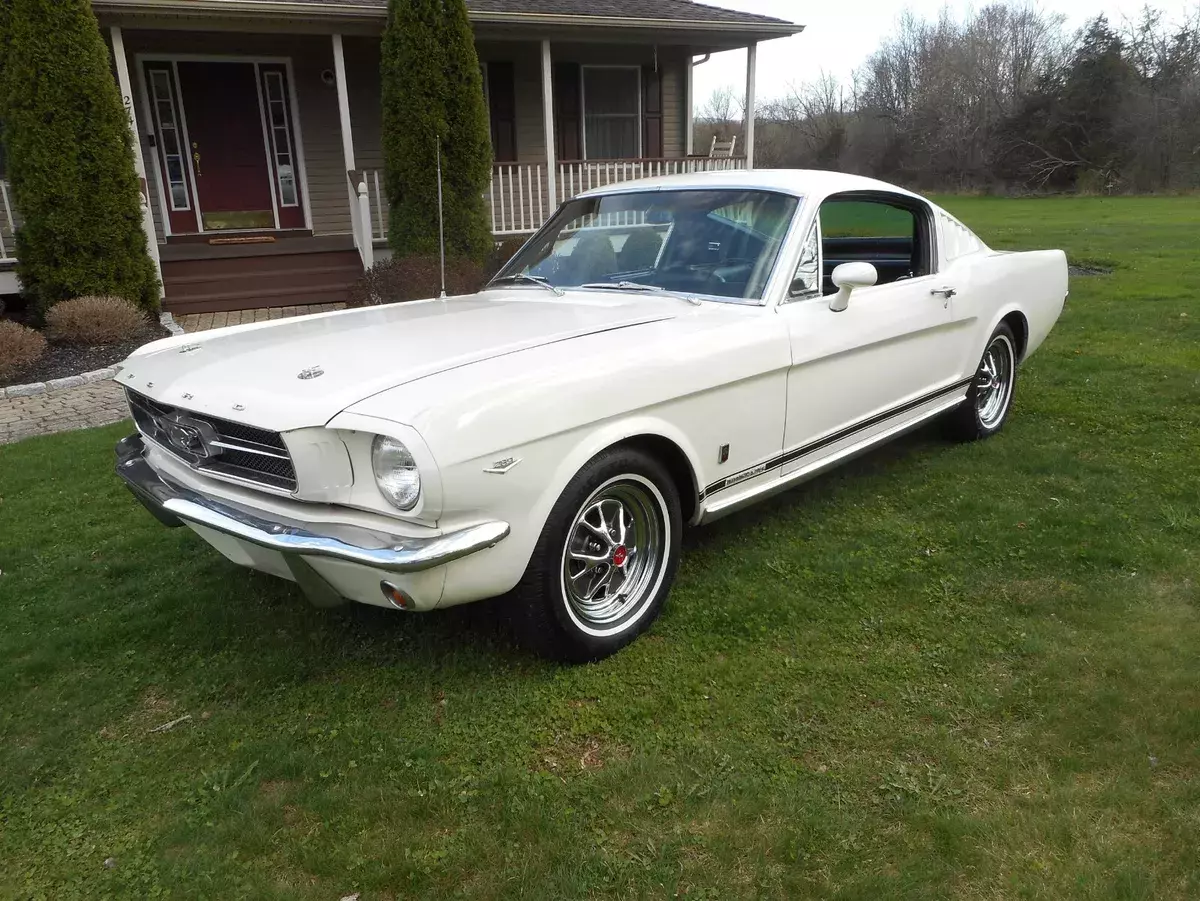 1965 Ford Mustang Fastback 78K mi, A code 289 4BBL, A/C, P/S, Front disc brake 1965 Ford Mustang