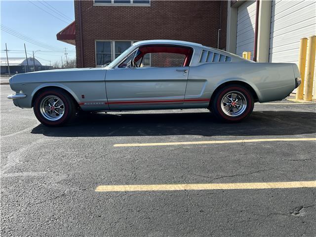 1965 Ford Gt 2 door - photo 2