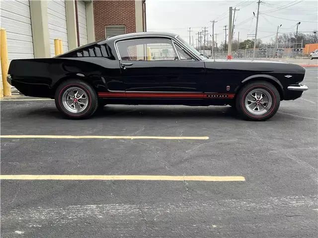 1965 Ford Mustang fastback Raven black 5 speed fully loaded 1965 Ford Gt 2 door