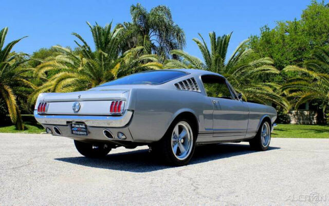 1965 Ford Mustang FASTBACK RESTOMOD AIR CONDITION - photo 12