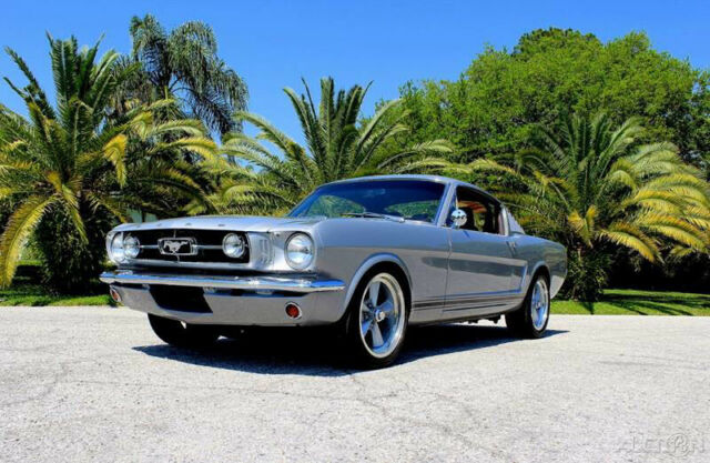 1965 Ford Mustang FASTBACK RESTOMOD AIR CONDITION - photo 2