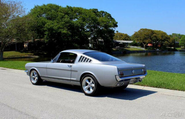 1965 Ford Mustang FASTBACK RESTOMOD AIR CONDITION - photo 3