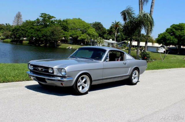 1965 Ford Mustang FASTBACK RESTOMOD AIR CONDITION - photo 5