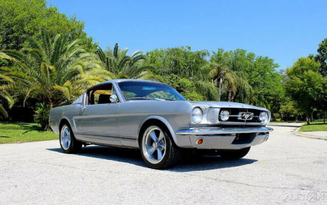 1965 Ford Mustang FASTBACK RESTOMOD AIR CONDITION - photo 9