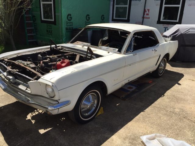 1965 Ford Mustang. Needs restoration 1965 Ford Mustang