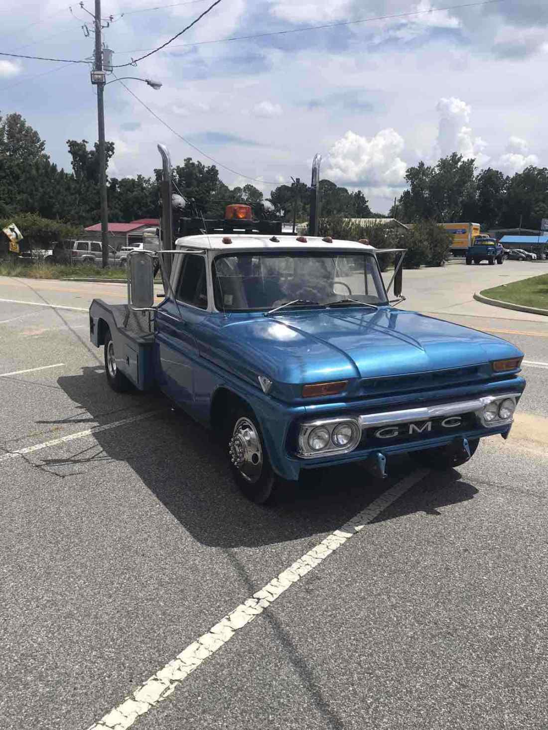 1965 GMC tow truck - photo 3