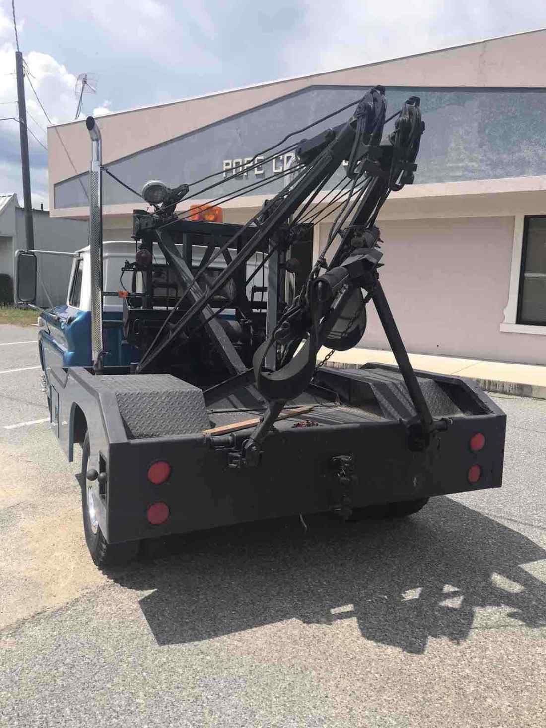 1965 GMC tow truck - photo 5