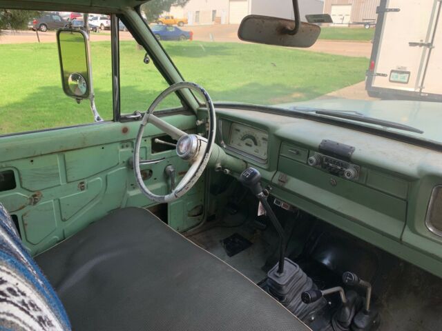 1965 Jeep J-200 - photo 6
